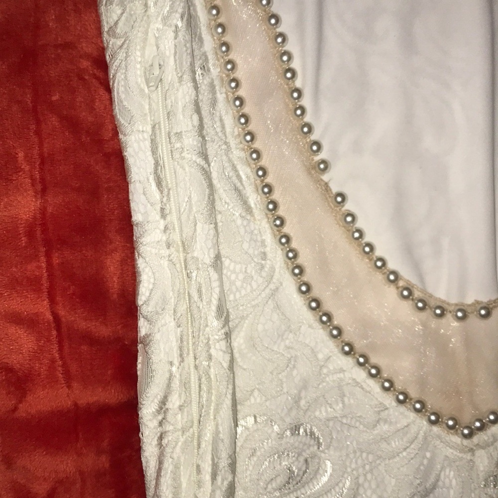 **Host Pick**💖 Gorgeous Lace Dress w/Pearl Detail - Picture 6 of 8